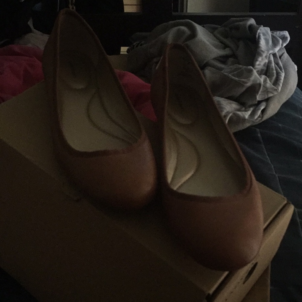 Flats - Picture 2 of 4